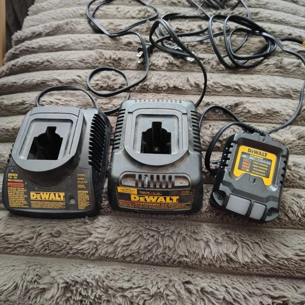 Lot of 3 Dewalt Battery Chargers DW9116 DW9226 DC81102 18V 20V 12V OEM Equipment